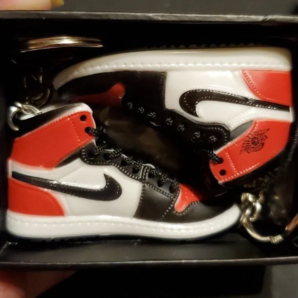 Custom Nike Shoe Keychains set of 2 shoes. (1 pair.) ❤️🖤 - Picture 13 of 16